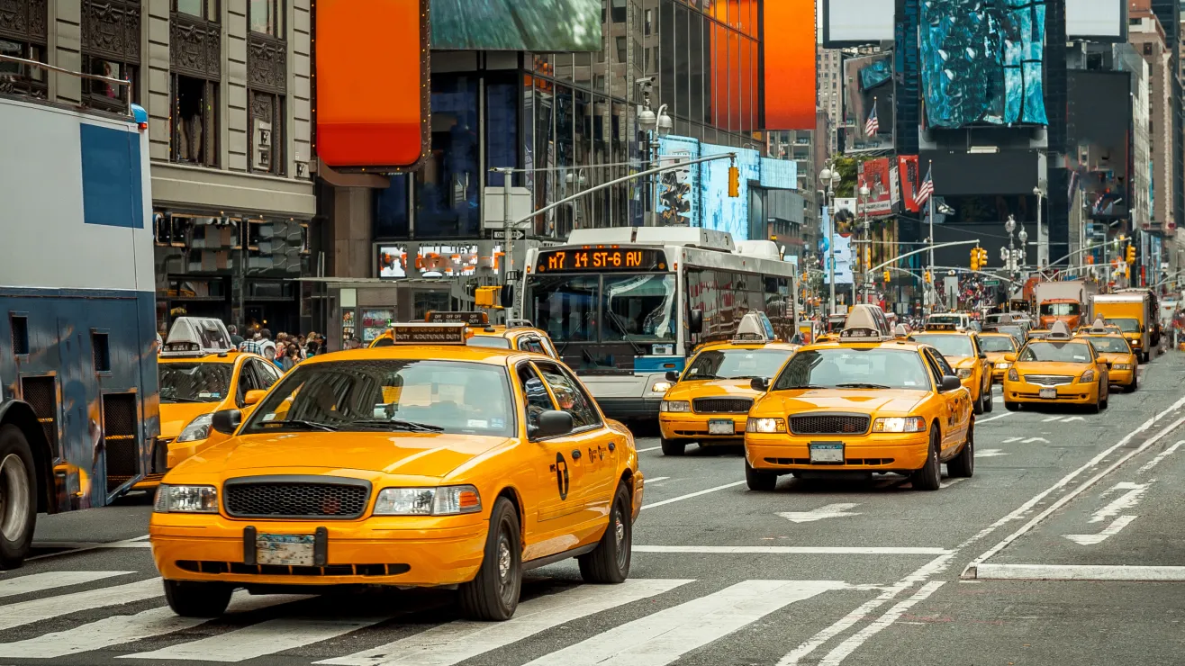 transitar-en-taxi-nueva-york-tarifas_shutterstock_686662240.jpg